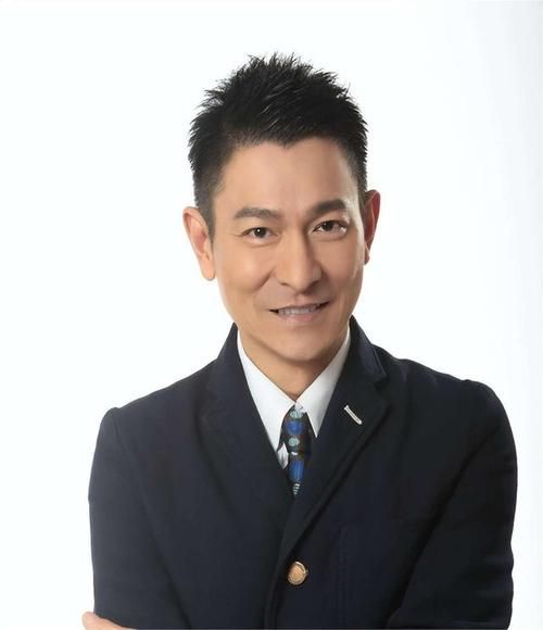刘德华哪年成为四大天王？探秘他红遍亚洲的传奇之路
