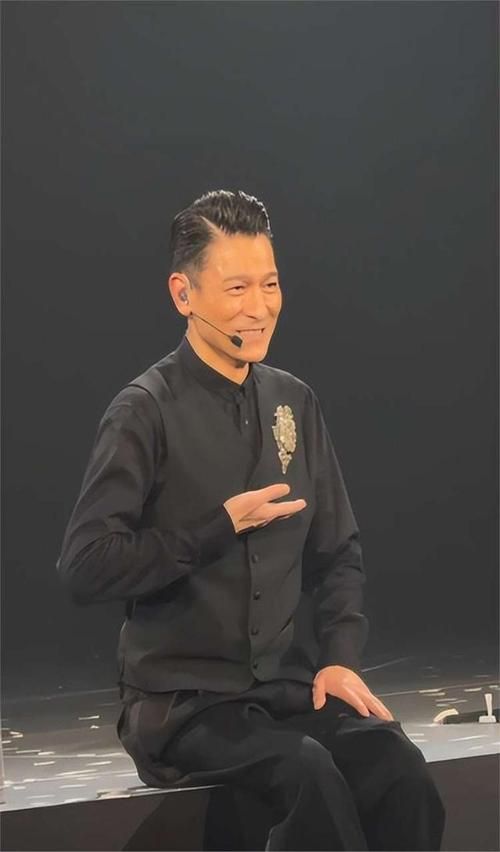 刘德华哪年成为四大天王？探秘他红遍亚洲的传奇之路