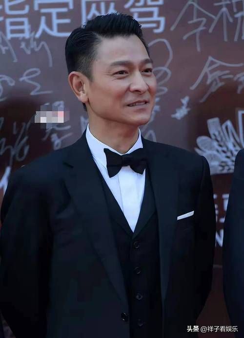 刘德华唐装造型写真，经典华仔魅力依旧
