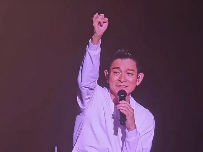 刘德华回应粉丝求婚：我会一直爱着你！