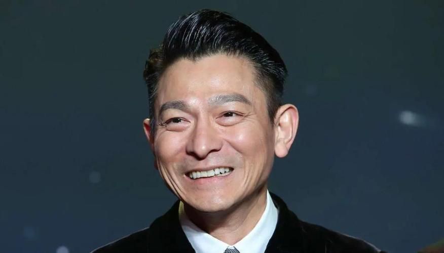 刘德华在内地颁奖典礼获颁终身成就奖