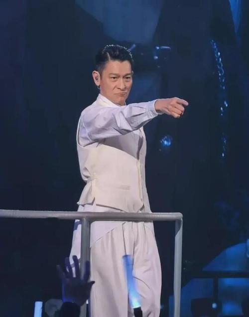 刘德华在娱乐圈的地位无人能及 他凭什么红了几十年