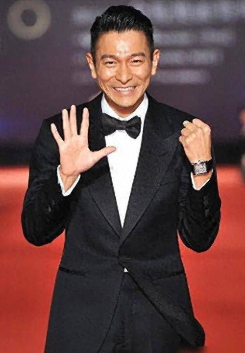 刘德华在娱乐圈的地位无人能及 他凭什么红了几十年