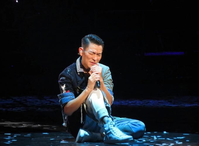 刘德华在娱乐圈的地位无人能及 他凭什么红了几十年