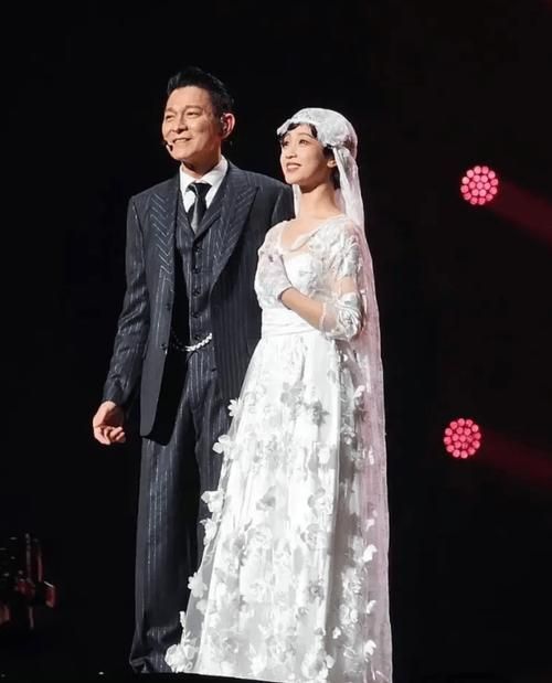 刘德华多少岁结婚的 回顾天王低调婚礼细节