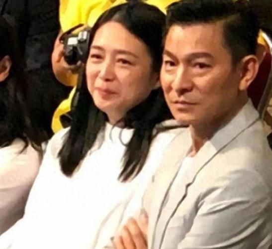 刘德华多少岁结婚的 回顾天王低调婚礼细节