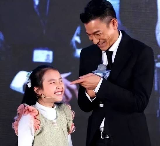 刘德华大女儿首度公开亮相，气质惊人！