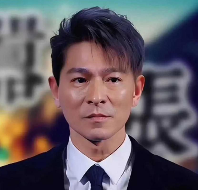 刘德华大背头：一个发型的传奇，一种时代的风范