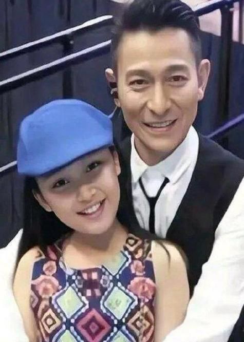 刘德华女儿今年几岁了 粉丝关心天王的家庭幸福
