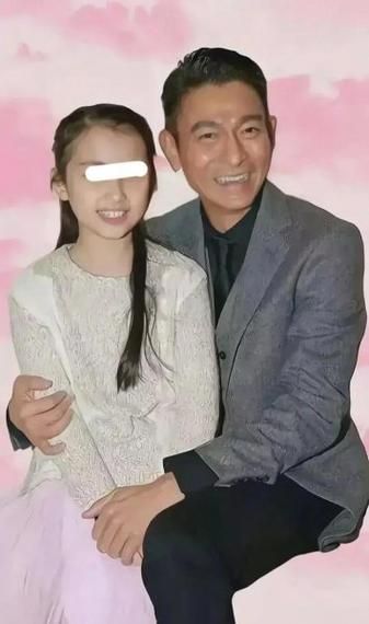 刘德华女儿刘向蕙照片合集 从小美到大不输明星