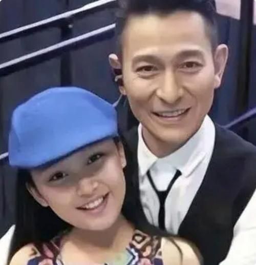刘德华女儿刘向蕙近照公开 遗传爸爸好基因