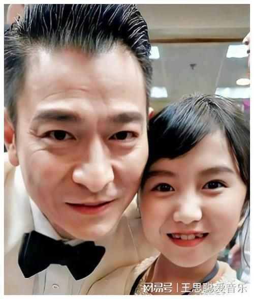 刘德华女儿刘向蕙近照公开 遗传爸爸好基因