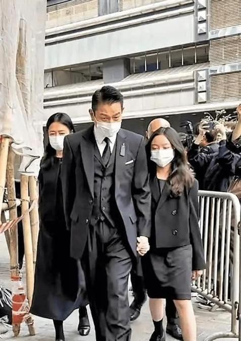 刘德华女儿名字及生活现状：低调奢华的星二代生活大揭秘