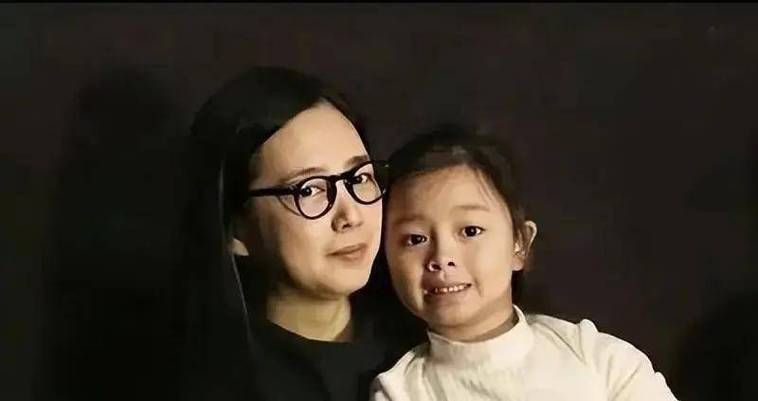 刘德华女儿年龄曝光 网友纷纷送上祝福