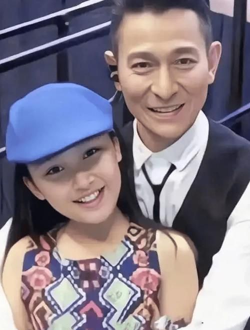刘德华女儿年龄曝光 网友纷纷送上祝福