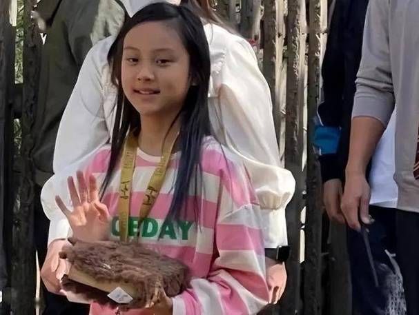 刘德华女儿正面照