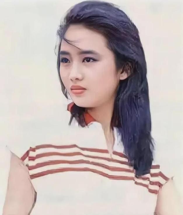 刘德华女儿近期照片引热议 网友关注成长变化
