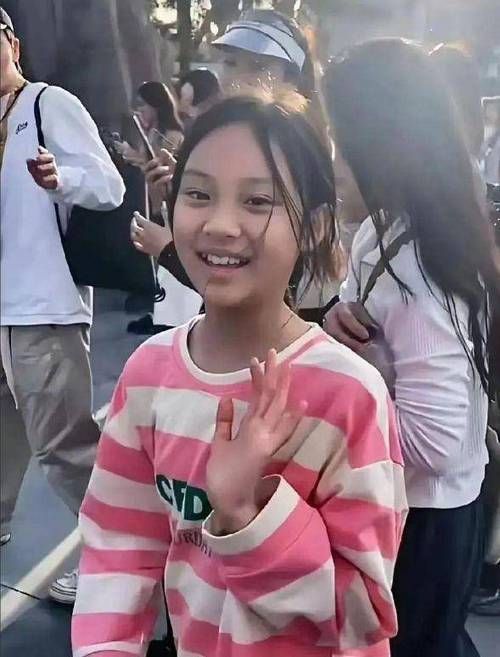 刘德华女儿首曝光引热议 天王低调保护女儿多年
