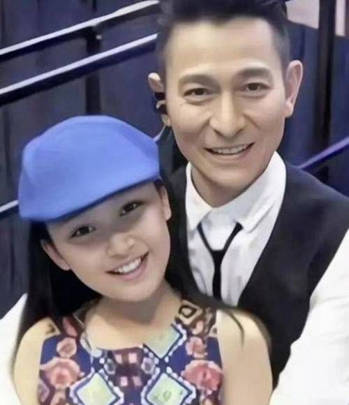 刘德华妹妹个人资料曝光 原来她这么低调