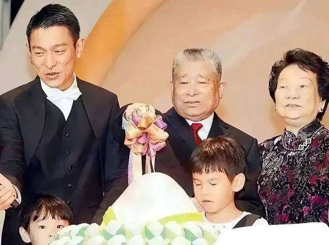 刘德华姐弟关系如何他们私下相处的真实情况