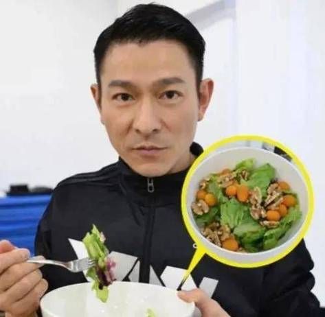 刘德华家庭资料简介 揭秘天王的家庭生活与背景
