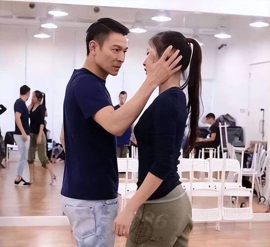 刘德华对赵文卓的评价：娱乐圈的友谊与互相欣赏