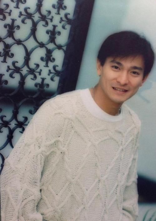 刘德华年轻剧照曝光 青涩模样引网友回忆杀