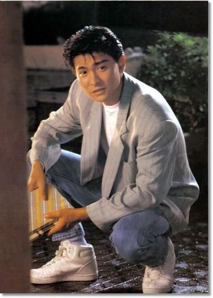 刘德华年轻时的照片：原来天王也有青涩的时光