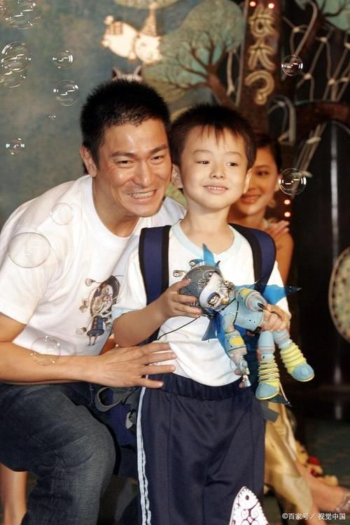 刘德华弟弟罕曝光 低调生活引网友热议