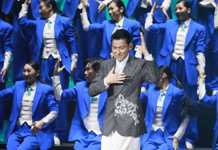 刘德华归宿演唱会圆满落幕万人合唱场面壮观