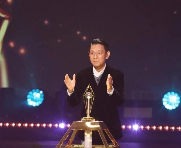 刘德华得奖记录：影帝歌王成就传奇人生