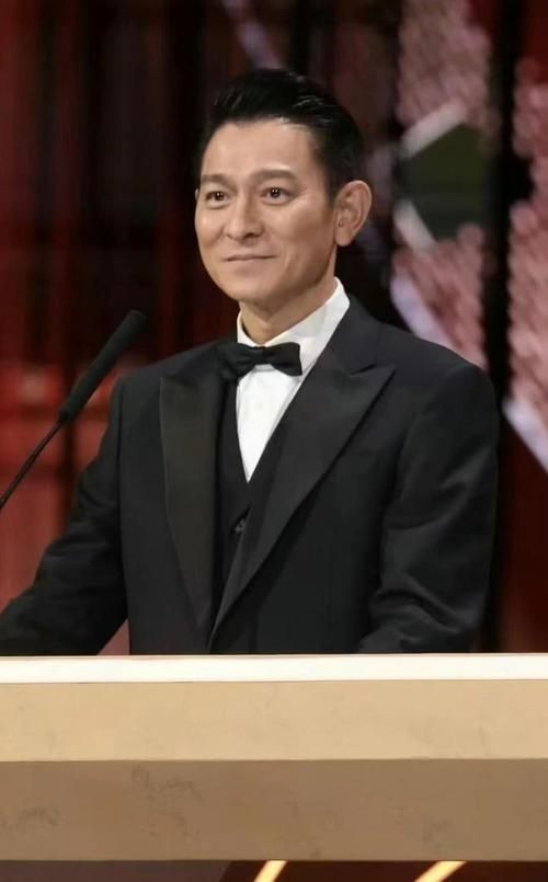 刘德华得奖记录：影帝歌王成就传奇人生
