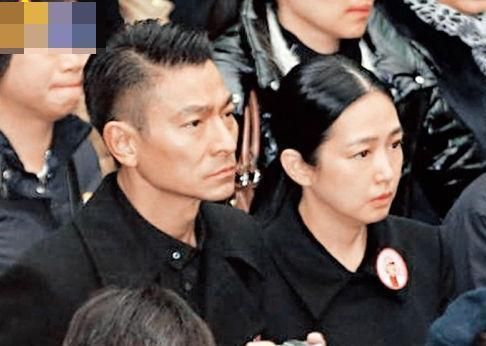 刘德华快乐大本营录制现场粉丝热情应援画面