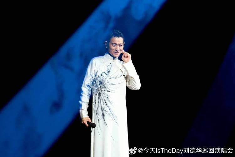 刘德华成都演唱会：5.2万人次见证天王魅力