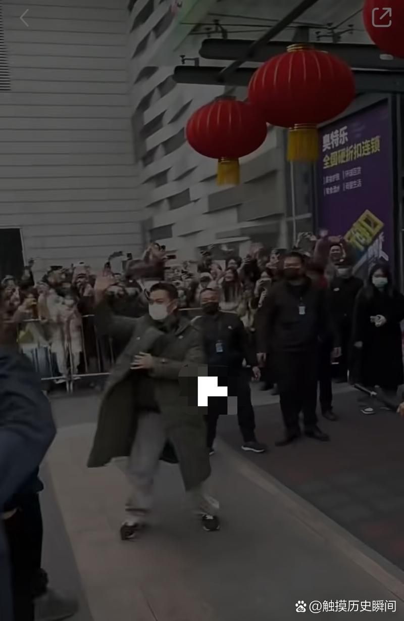 刘德华成都路演穿军大衣，天王的冬日穿搭指南
