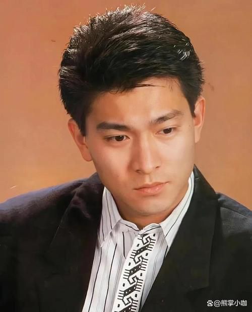 刘德华战神：从影坛新秀到不老传奇的蜕变之路