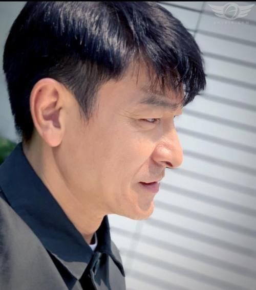 刘德华戴眼镜图片欣赏 不同风格帅气依旧