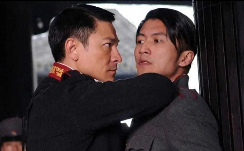 刘德华抱谢霆锋视频流出 网友直呼太有爱了