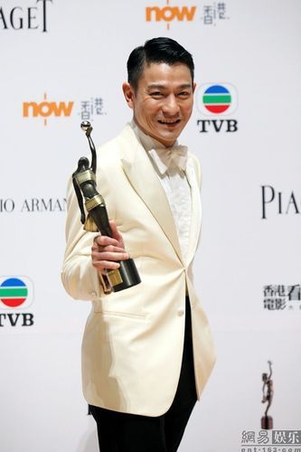 刘德华接受撒贝宁专访 讲述从艺四十年的心路历程
