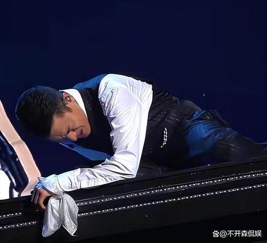 刘德华摔马事件回顾 当年惊险一幕让人心疼