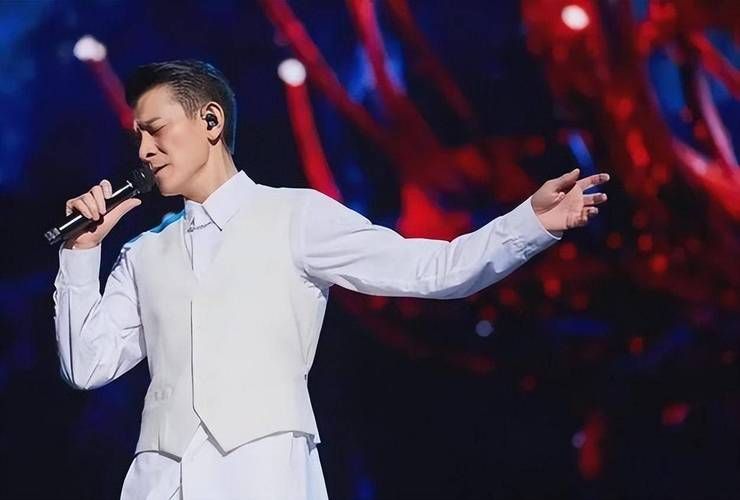 刘德华救歌迷高清视频引热议 粉丝纷纷点赞正能量
