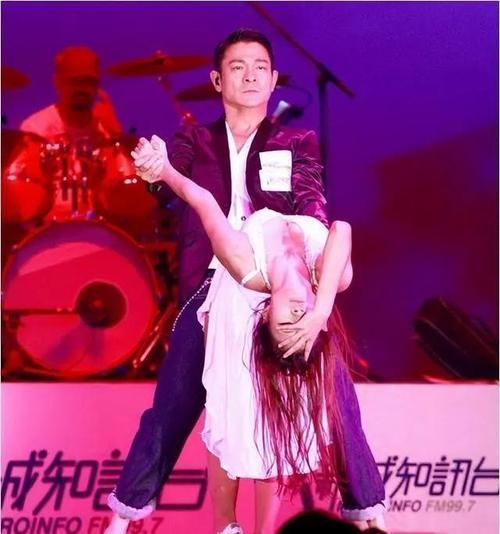 刘德华文慧伴舞现场图片 回顾那些年精彩瞬间