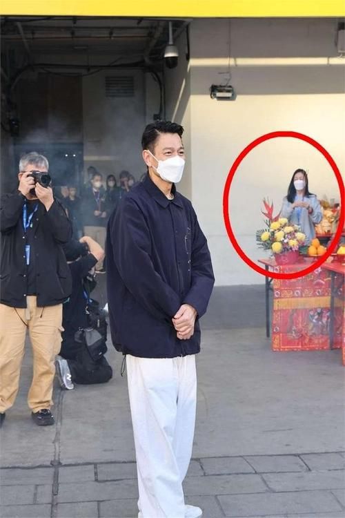 刘德华昆明演唱会现场实拍分享与粉丝互动花絮