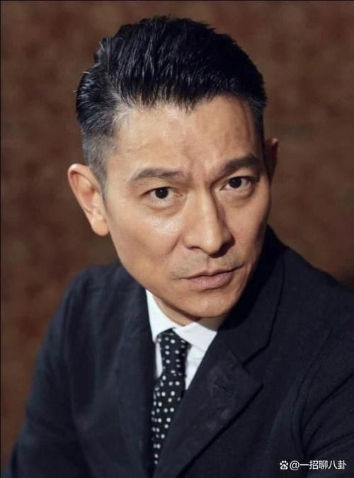 刘德华是谁？天王巨星的传奇人生与辉煌成就大揭秘