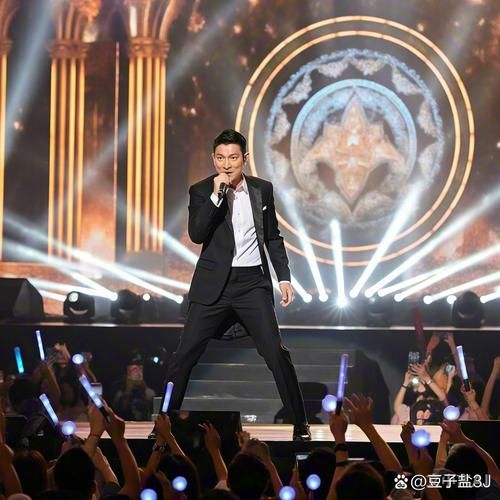 刘德华暗里着迷演唱会现场气氛火爆粉丝疯狂尖叫