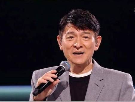 刘德华曾经年少爱追梦看他如何从新人到天王