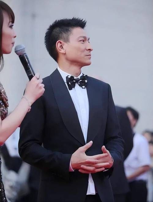 刘德华最常戴的帽子是哪款？天王私服穿搭解析