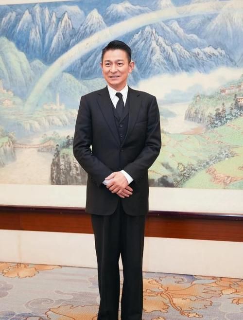 刘德华最新发型图片欣赏：60岁依然帅气，你也能get同款