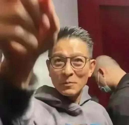 刘德华最新照片：63岁天王近照引粉丝热议