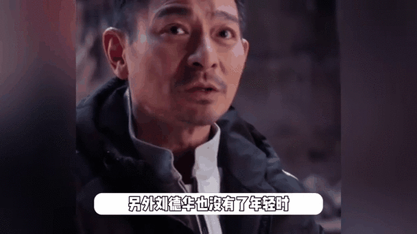 刘德华最新路透：北京机场现身，零架子超亲民，天王也接地气
